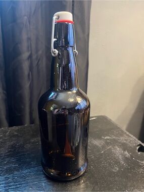 Amber Glass Swing-Top Bottle - Dark Brown Reusable Growler